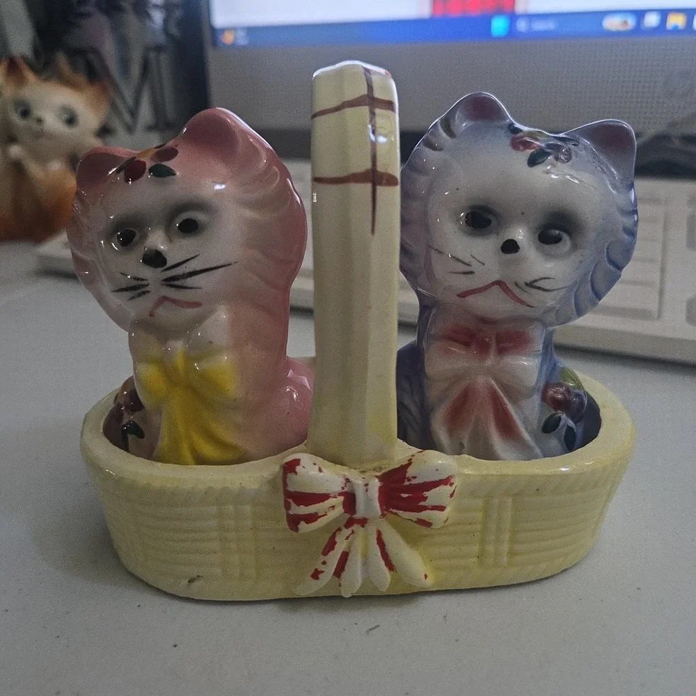 Salt & Pepper Shakers Vintage Mid Century Pink & Blue Cats Bows Basket Japan
